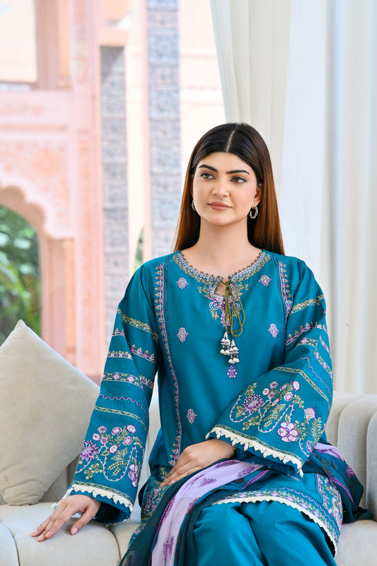 Naz – Embroidered Lawn 3 pcs Suit