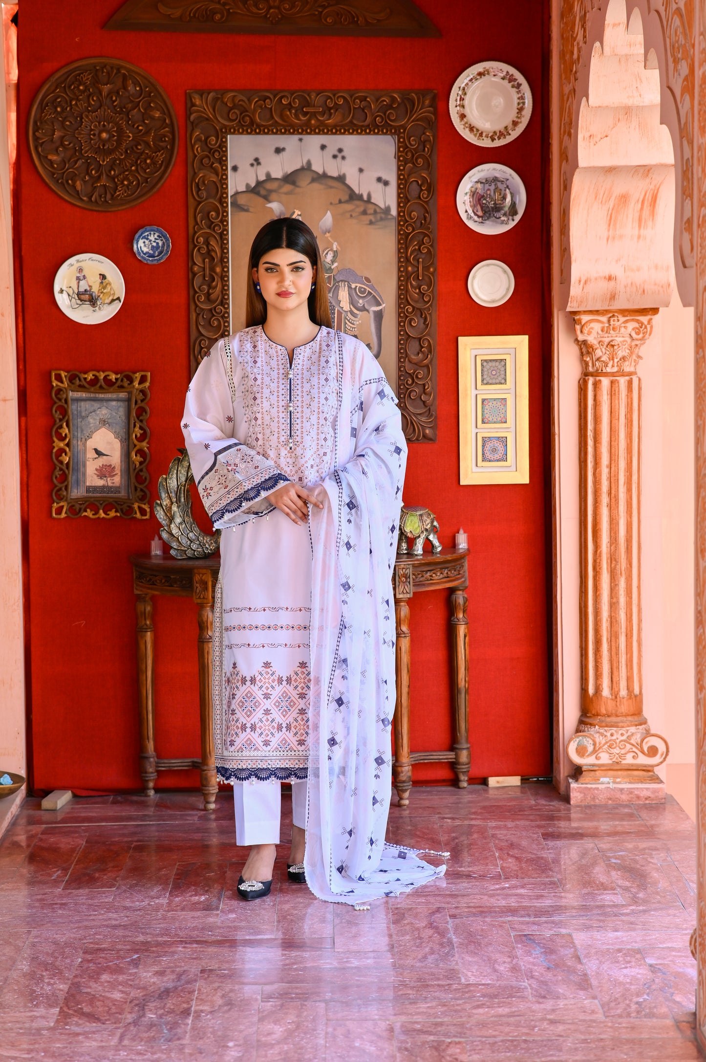 Hoor – Embroidered Lawn 3 pcs Suit
