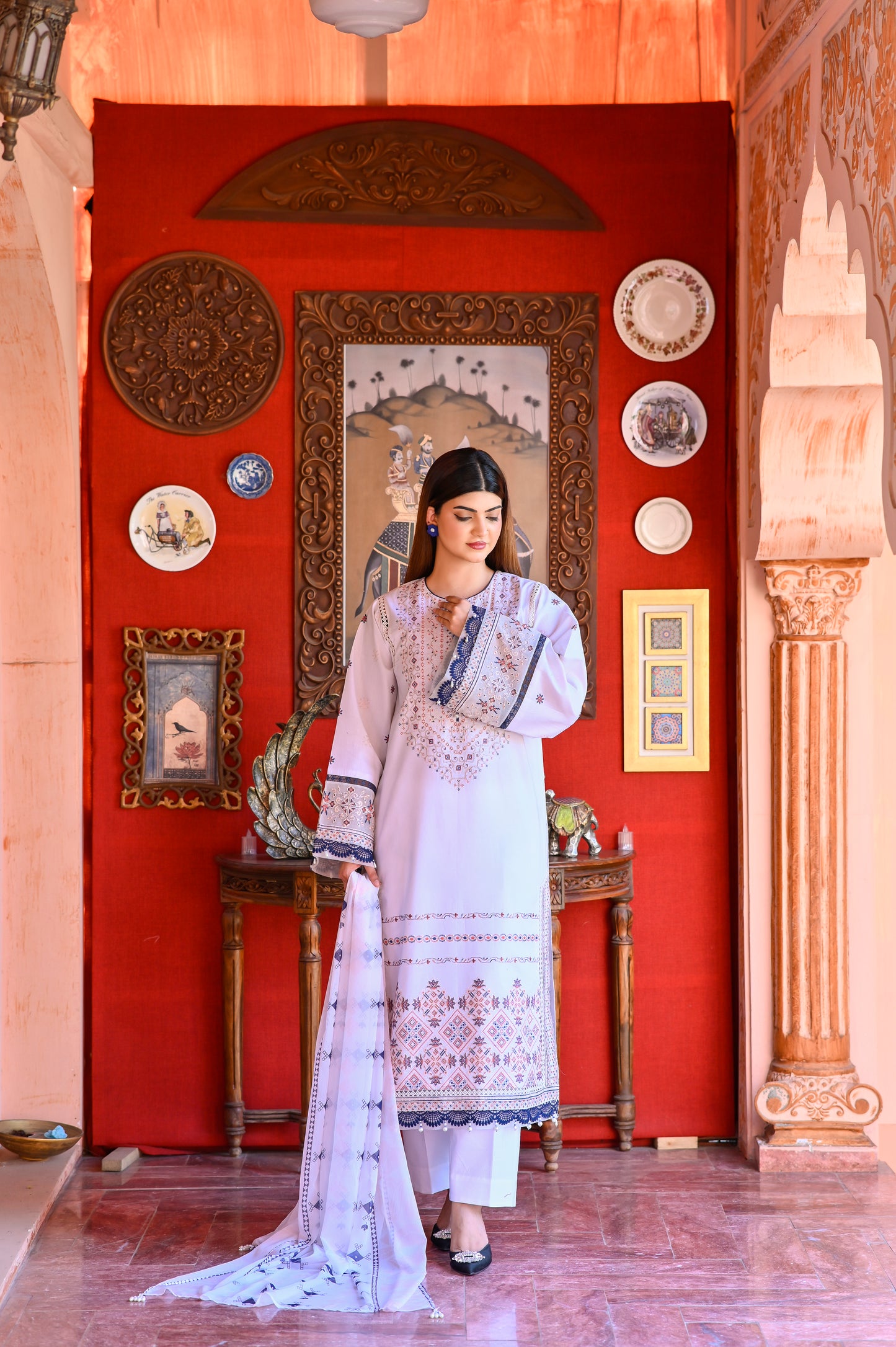 Hoor – Embroidered Lawn 3 pcs Suit