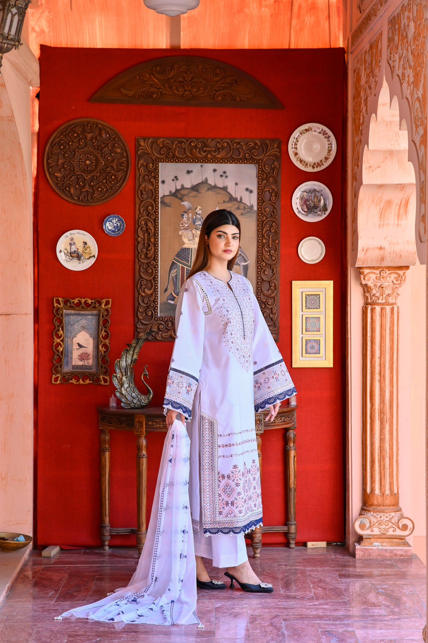 Hoor – Embroidered Lawn 3 pcs Suit