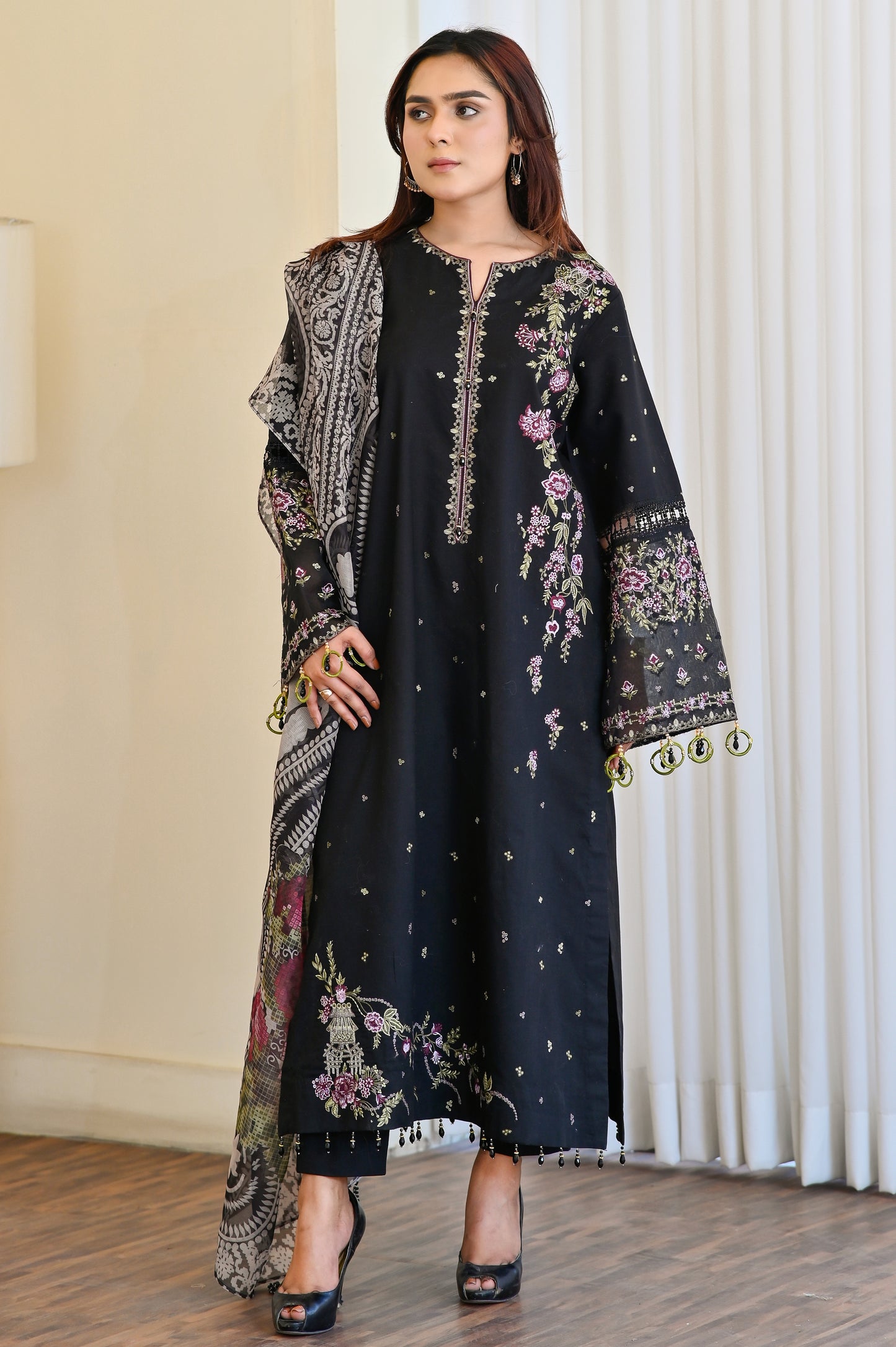 Sitare – Embroidered Lawn 3 pcs Suit