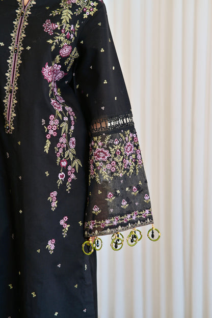 SITARA – EMBROIDERED BLACK LAWN 3 PIECE SUIT