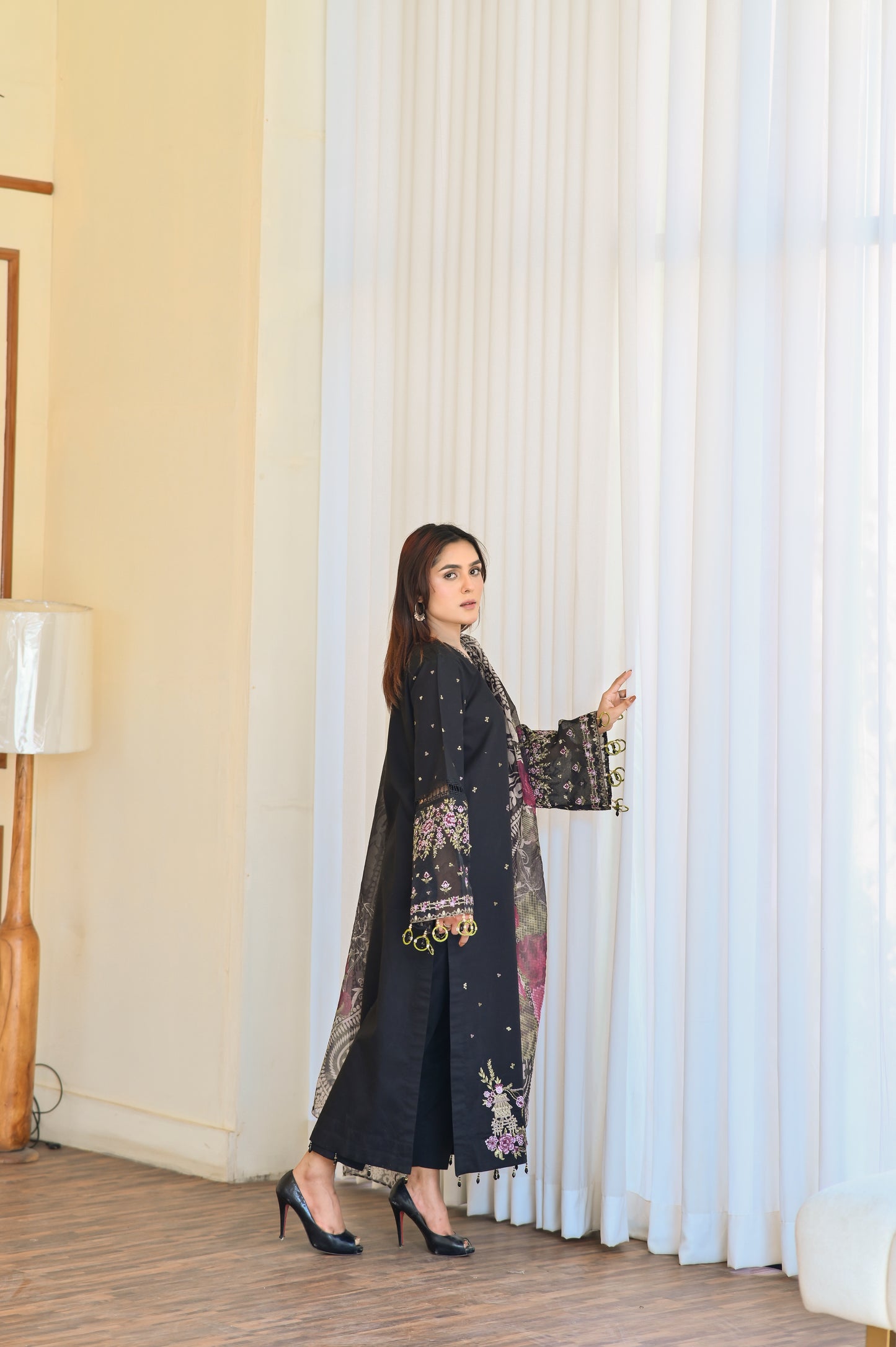 Sitare – Embroidered Lawn 3 pcs Suit