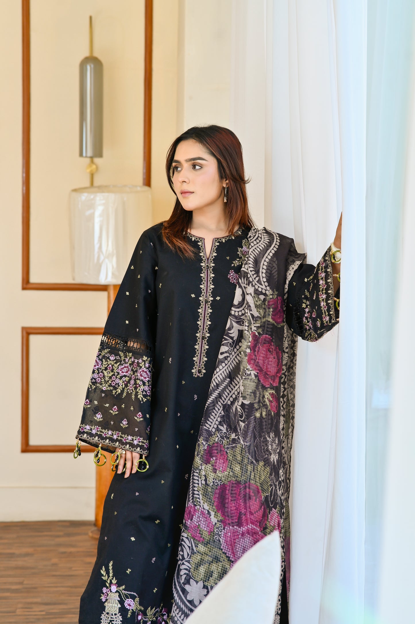 Sitare – Embroidered Lawn 3 pcs Suit