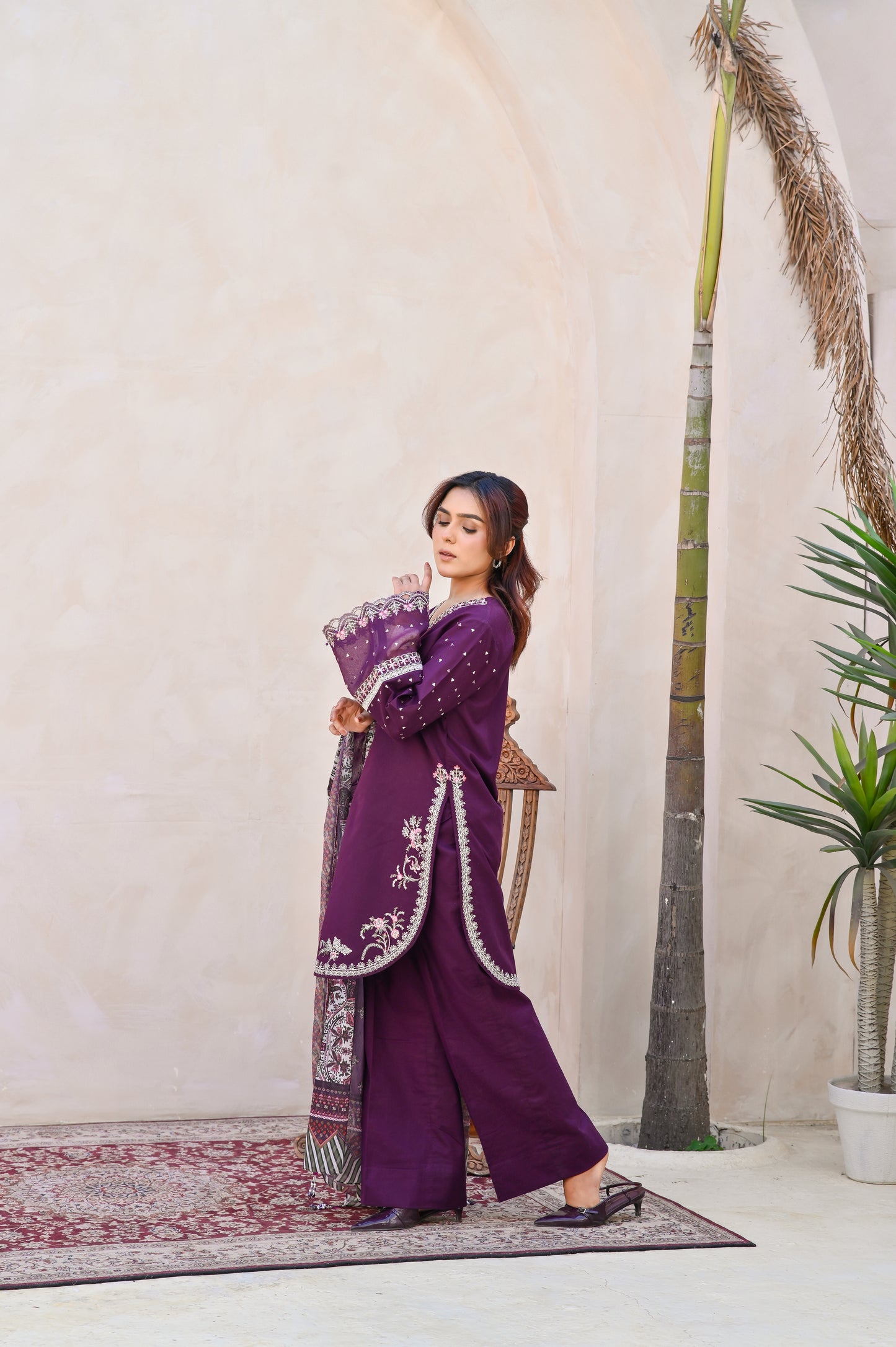 Laj – Embroidered Lawn 3 pcs Suit