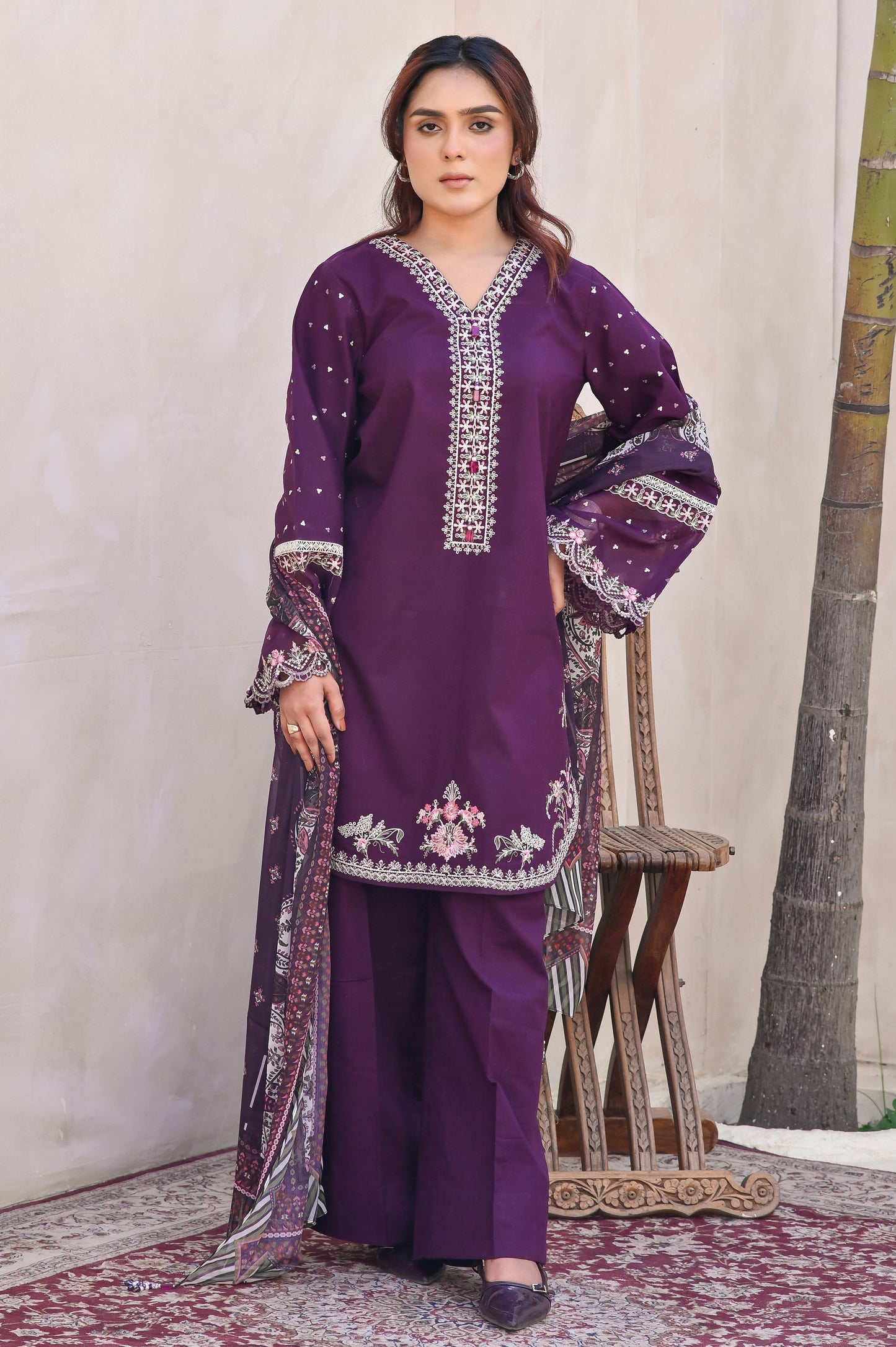Laj – Embroidered Lawn 3 pcs Suit