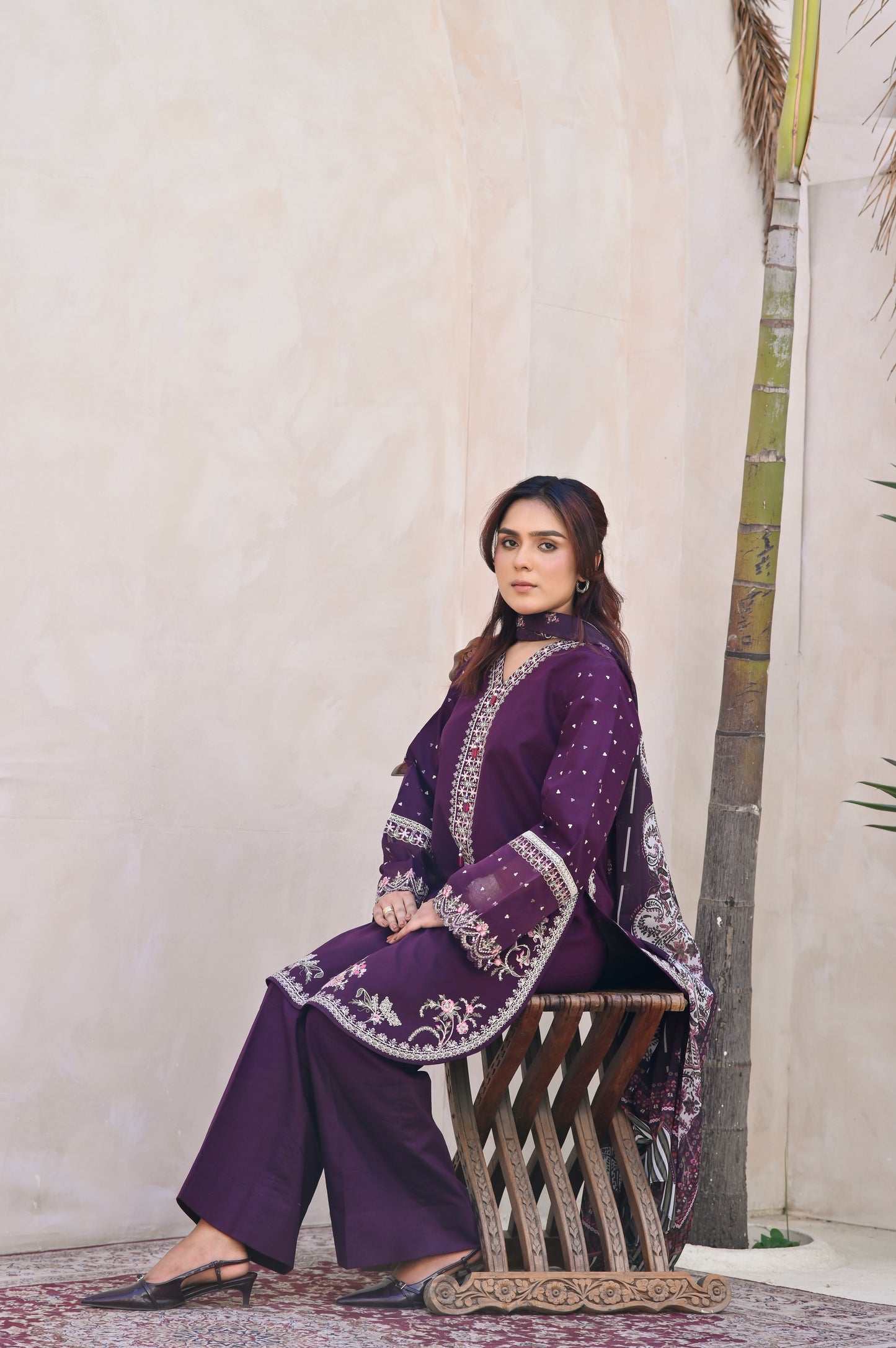 Laj – Embroidered Lawn 3 pcs Suit