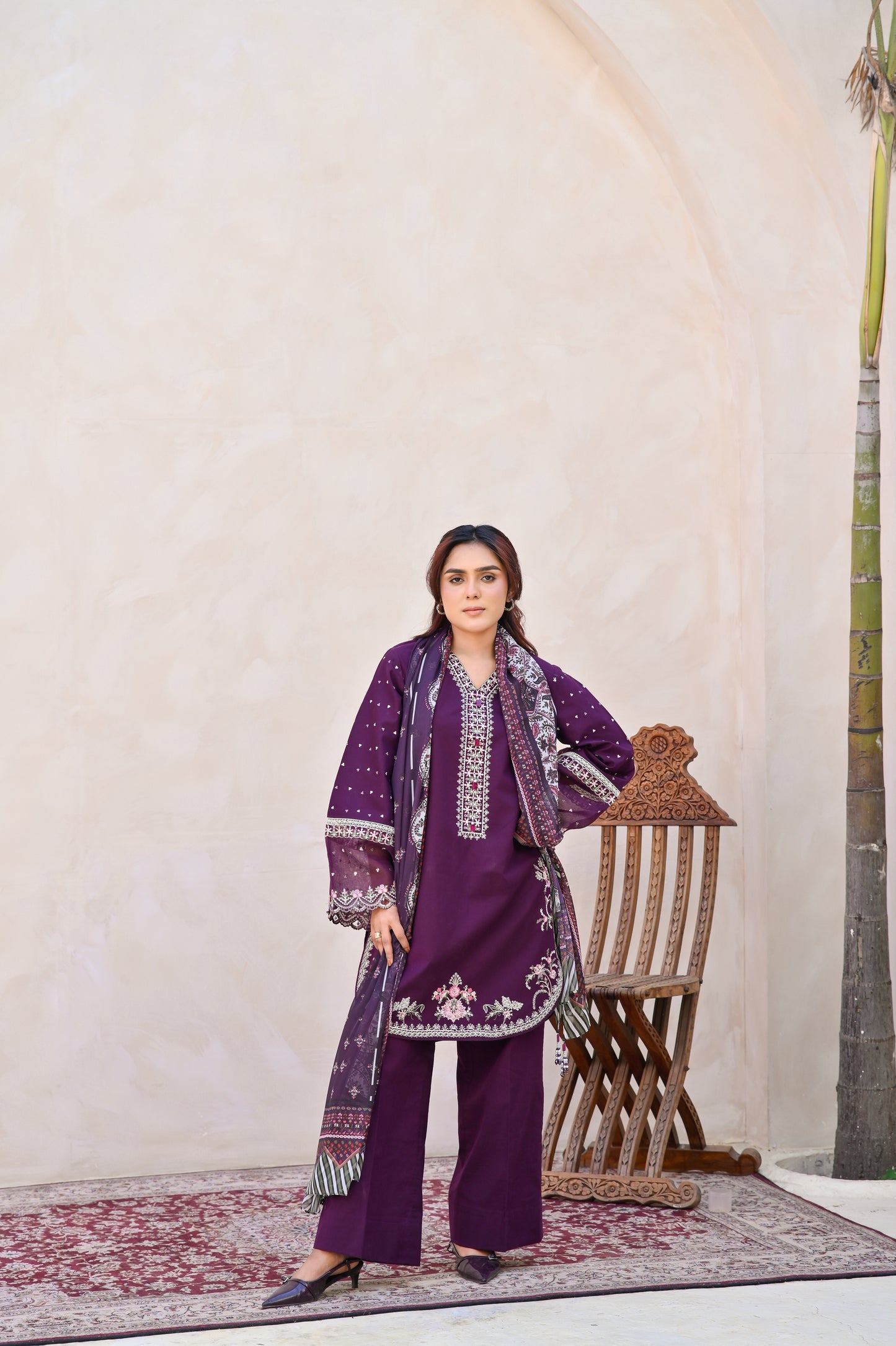Laj – Embroidered Lawn 3 pcs Suit