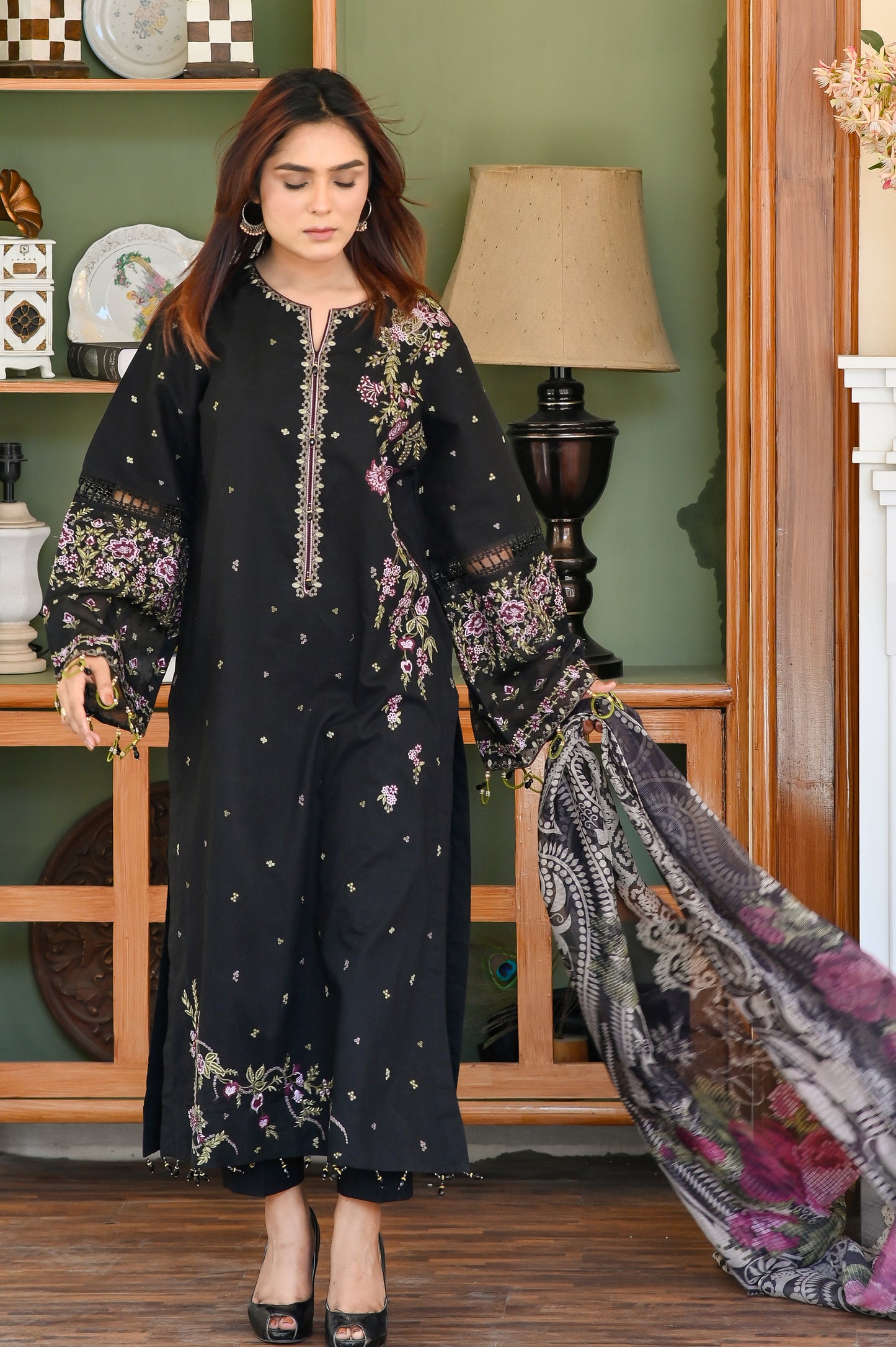 Sitare – Embroidered Lawn 3 pcs Suit